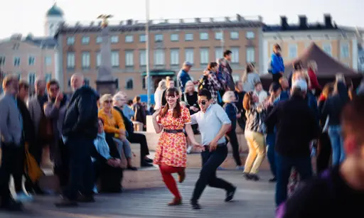 Salsaa Vuotalon aulassa – Vuotalo, Helsinki